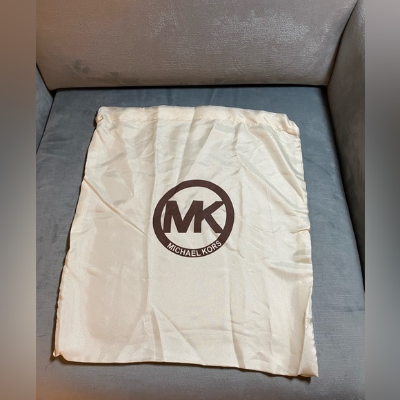 EUC Michael Kors silky dust bag 13 3/4 “X 15”, ivory brown emblem - Picture 3 of 9